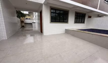 Sobrado para venda tem 140 metros quadrados com 3 quartos em Vila Belmiro - Santos - SP