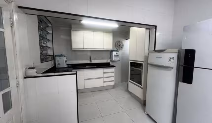 Sobrado com Piscina com 3 quartos em Boqueirão - Santos - SP