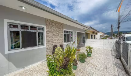 Casa com 3 dormitórios à venda, 84 m² por R$ 600.000,00 - Lisboa - São José/SC