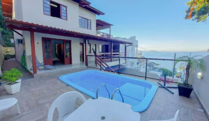 Casa com 3 dormitórios à venda, 500 m² por R$ 1.600.000,00 - Centro - São José/SC