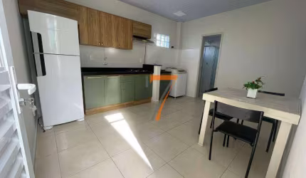 Casa com 2 dormitórios para alugar, 60 m² por R$ 2.400,00/mês - Estreito - Florianópolis/SC