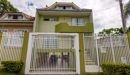 Sobrado maravilhoso com ático  no Mossunguê