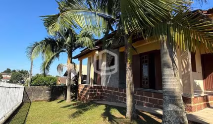 CASA DE ESQUINA COM 3 DORMITÓRIOS
