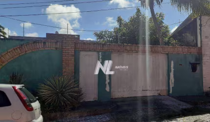 Casa em Ponta Negra com 300m² de área total - 157m² de área construída
