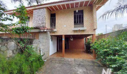 Casa com ótima localização em Lagoa Seca - a 100 metros da Av. Alexandrino de Alencar - 619m²