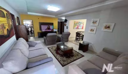 Casa com 4 quartos à venda, 280 m² por R$ 700.000 - Candelária - Natal/RN