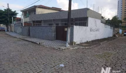 Casa com ótima localização no Barro Vermelho | 260m² de área total