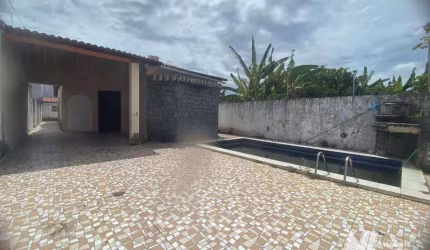 Casa em Candelária, proximo ao Forum - 350m² - 3Quartos - 4vagas - piscina