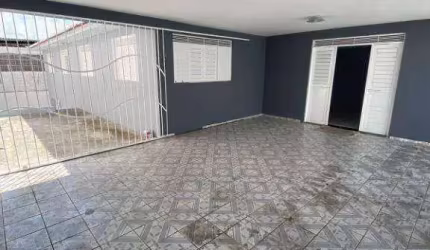 Casa com 300m² em ótima localização em Dix