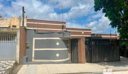 Casa com 4 dormitórios à venda por R$ 550.000 - Candelária - Natal/RN