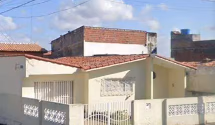 Casa com 3 dormitórios para alugar, 180 m² por R$ 1.800,00/mês - Candelária - Natal/RN