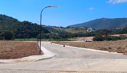 “Condomínio Ecoville' Av. Santana. Imagina você morar no melhor lugar do mundo em Atibaia, “Condomínio Ecoville' De frente para a Pedra Grande. Vila Giglio, 360m², 650K segurança 24 horas.