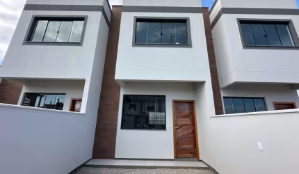 Sobrado com 2 Suites Localizado no Loteamento Br Felice