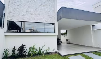 Linda casa mobiliada no bosque da Mata