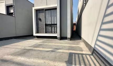 Casa à venda com 2 dormitórios sendo 1 suíte