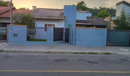Casa com amplo terreno e 2 suítes a venda no bairro Três Rios do Sul em Jaraguá do Sul