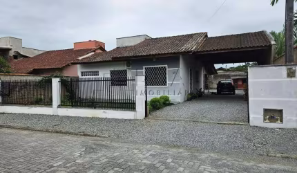 Casa com suíte + 1 dormitório no bairro Escolinha em Guaramirim