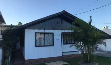 Casa com 107,80m² semimobiliada à venda no bairro Água Verde