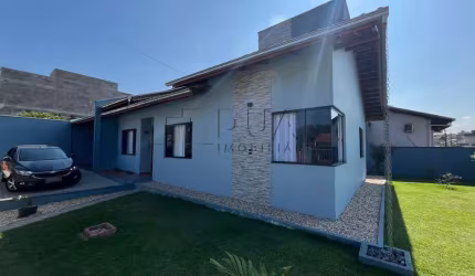 Casa à venda no bairro Tifa Martins em Jaraguá do Sul.