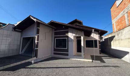 Casa com 3 dormitórios à venda no bairro Rau em Jaraguá do Sul.
