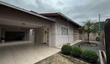 Casa à venda no bairro Czerniewicz em Jaraguá do Sul.