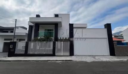 Casa à venda no bairro Vila Baependi em Jaraguá do sul.