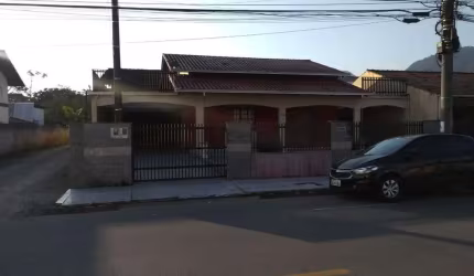 Casa à venda, 2 quartos, 1 suíte, 4 vagas, Centro - Jaraguá do Sul/SC
