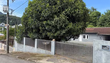 Oportunidade de Casa Térrea com Amplo Quintal no bairro Amizade