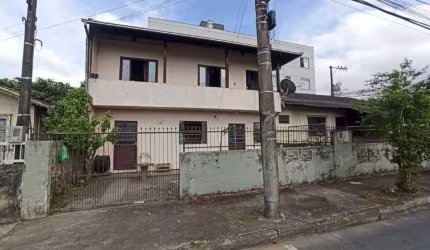 Casa mista de esquina com terreno de 306,12 m² no bairro Vila Baependi em Jaraguá do Sul