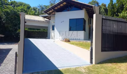 Excelente casa à venda, localizada no bairro Amizade com amplo terreno