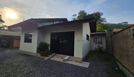 Casa de esquina no bairro Rio Hern em Schroeder