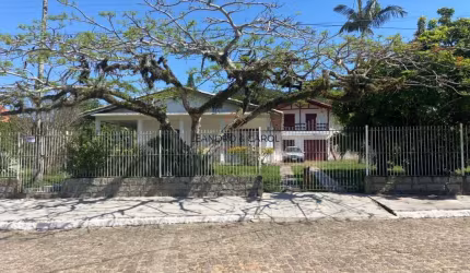 CASA PRÓXIMO DA PRAIA