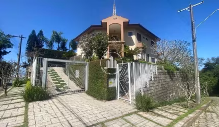 Casa 3 Quartos com 1 Suíte e 300m² - Centro