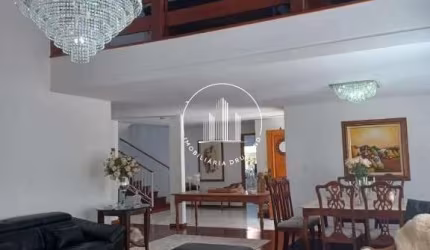 Casa 5 Quartos com 3 Suítes e 522m² - Itacorubi