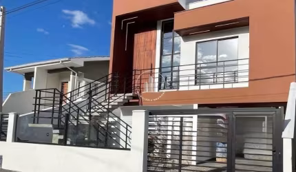 Casa 3 Quartos com Piscina - Nova Palhoça