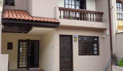 IMPERDIVEL  SOBRADO ACONCHEGANTE, no bairro Uberaba 3 quartos , com otima lozalização.