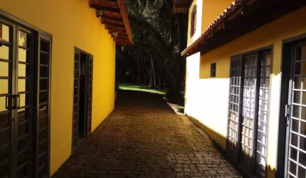 Chácara com lago, nascente, bosque e poço artesanal
