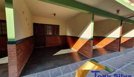 Apresentamos uma incrível casa em condomínio no Peró!!!