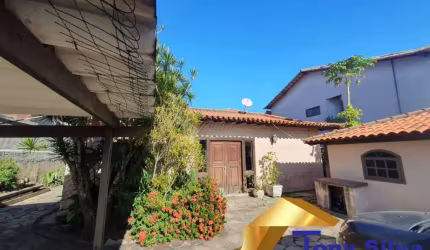 Casa localizada no bairro Ogiva opção elegante e rústica