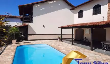 Lindíssima casa duplex em condomínio fechado