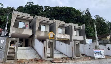 Sobrado Geminado com 3 Suítes à venda, 165 m² por R$ 1.049.000,00- Glória - Joinville/SC