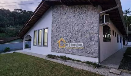 Casa com 3 dormitórios à venda, 223 m² por R$ 750.000,00 - Nova Brasília - Joinville/SC