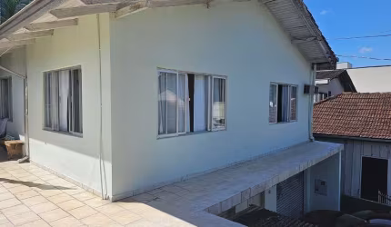 Casa para reforma e amplo galpão à venda, 245 m² por R$ 580.000 - Bom Retiro - Joinville/SC