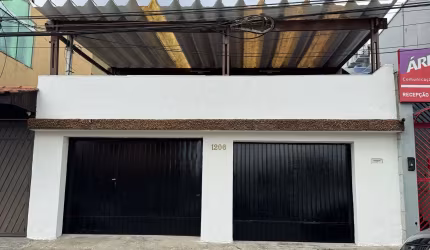 Casa ampla, com quintal, garagem  02 veículos, perto METRO VL MATILDE
