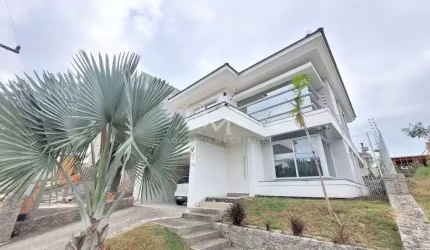 Casa à venda no bairro Centro em Palhoça/SC