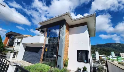 Casa 3 Suítes no bairro Pedra Branca em Palhoça-SC