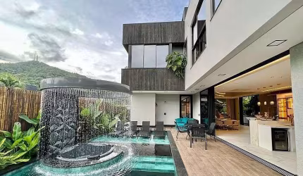 Casa Automatizada na Praia do Estaleiro/BC