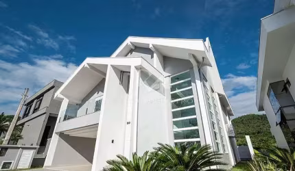 Casa 5 Suítes, Mobiliada, Piscina e Jardim - Ariribá/BC