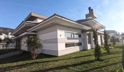 Casa 5 Dormitórios (3 Suítes)