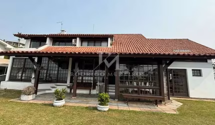 Casa com uma vista incrível com 4 dormitórios e 4 vagas de garagem no Bosque das Mansões - São Jose/SC